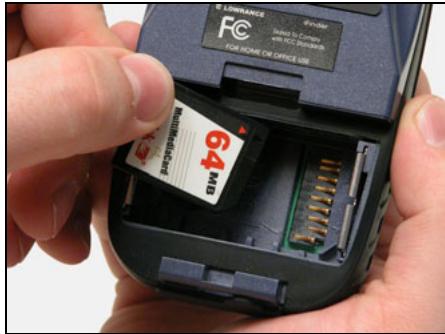 LOWRANCE IFINDER HUNT C - Pour installer une cartouche MMC ou SD - 1