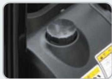 HYUNDAI 15BT-7 - Remplacement aisé de la batterie - 6
