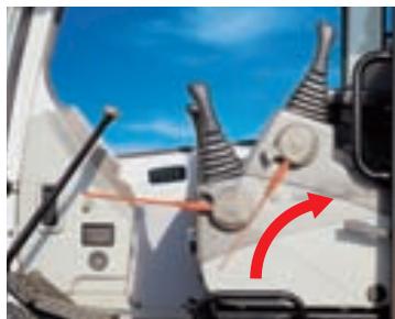 HYUNDAI R290LC-7A - Pédales de translation souples et repose-pieds - 3