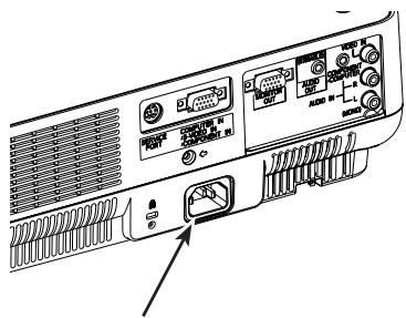 SANYO PLC-XW56 - Branchement du cordon d'alimentation secteur - 1