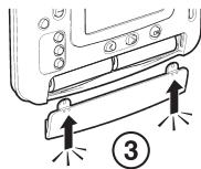 HONEYWELL CM907 - Installation des piles : - 3