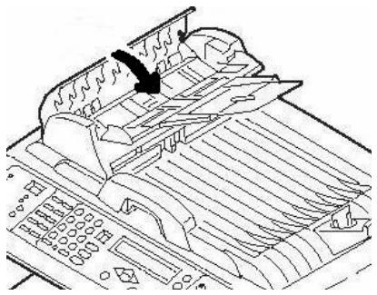 OKI MC560NMFP - Eliminação de atolamentos de papel Encravamento de Scanner (ADF) - 4