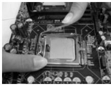 ASROCK 775V88 PLUS - Installation du CPU - 11