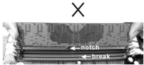ASROCK 775V88 PLUS - Installare una DIMM - 3