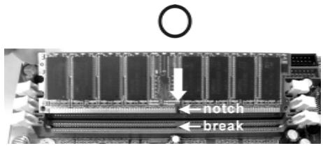 ASROCK 775V88 PLUS - Installation d'un module DIMM - 2