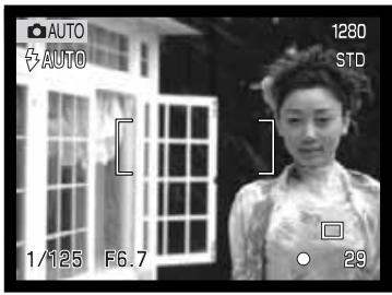 MINOLTA DIMAGE S404 - Mémorisation de la mise au point - 2