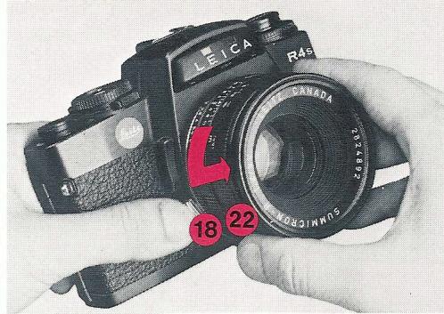 LEICA R4S - Montage d'un objectif - 1