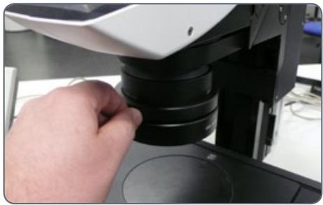 LEICA LED3000 NVI - Utilisation avec le porte-microscope AX - 1