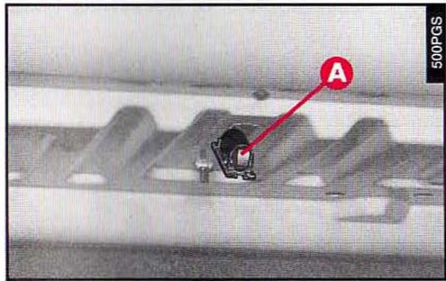 ALFA ROMEO 166 - PLAFONNIER DU COFFRE A BAGAGES (fig. 80-81-82) - 1