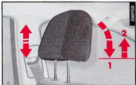 ALFA ROMEO 166 - Réglage de l'appuie-tête (fig. 32) - 3