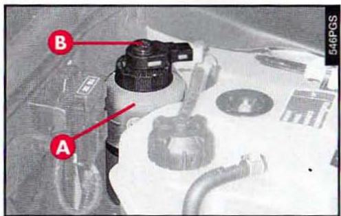 ALFA ROMEO 166 - VERIFICATION ET APPOINT DU NIVEAU LIQUIDE DE FREINS ET EMBRAYAGE (fig. 29) - 1