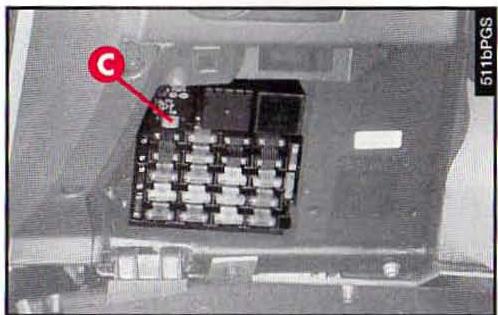 ALFA ROMEO 166 - FUSIBLES ET RELAIS DANS LE BOITIER PORTE-FUSIBLES - 2