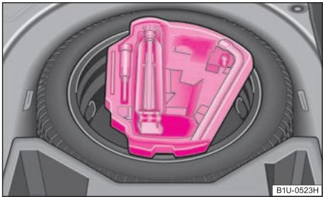 SKODA OCTAVIA TOUR - Outillage de bord - 1