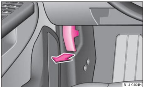 SKODA OCTAVIA TOUR - Déverrouillage du capot - 1