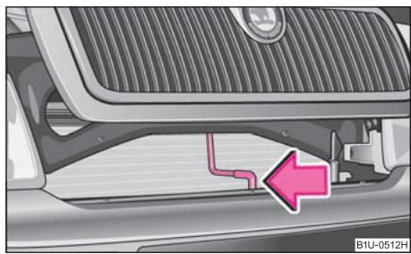 SKODA OCTAVIA TOUR - Ouverture du capot - 1