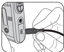 AIPTEK POCKET DV 6800 LE - Accendere la videocamera e collegarla al computer. - 1