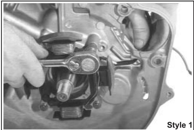 KOHLER CS4 - Installer le stator et le blindage de câble (le cas échéant) - 1