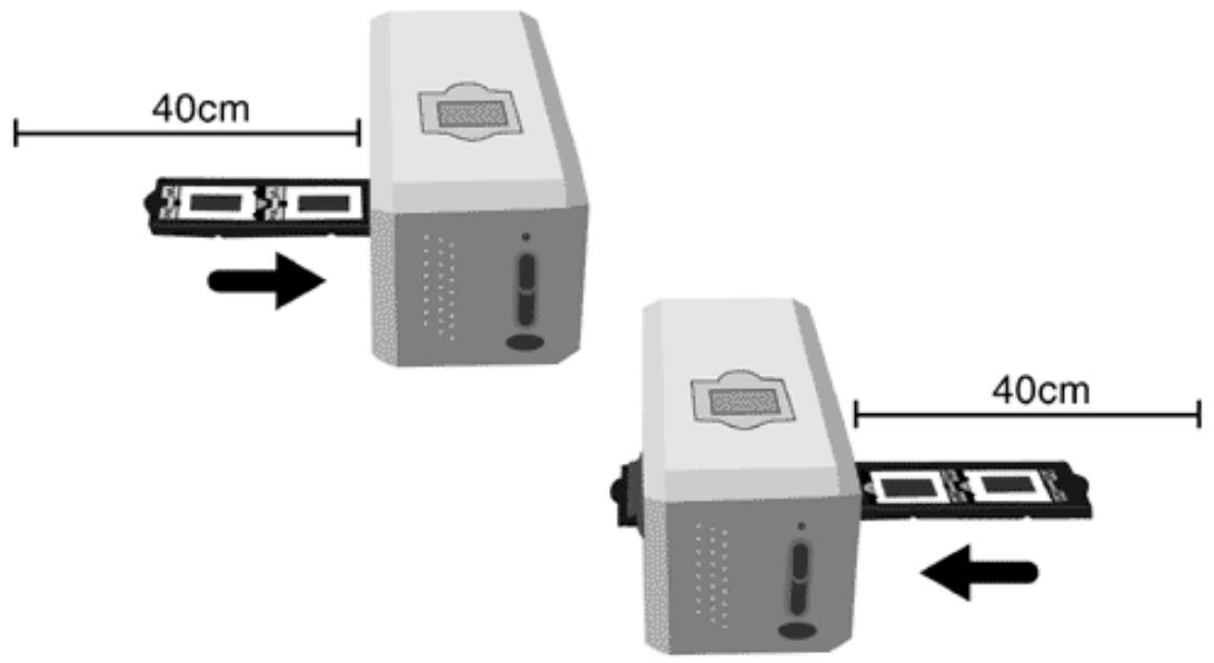 PLUSTEK OPTICFILM 7200I - Inserindo o portador de这部电影 - 1
