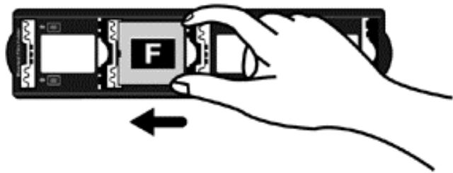 PLUSTEK OPTICFILM 7200I - Usando o portador para slide montado - 1