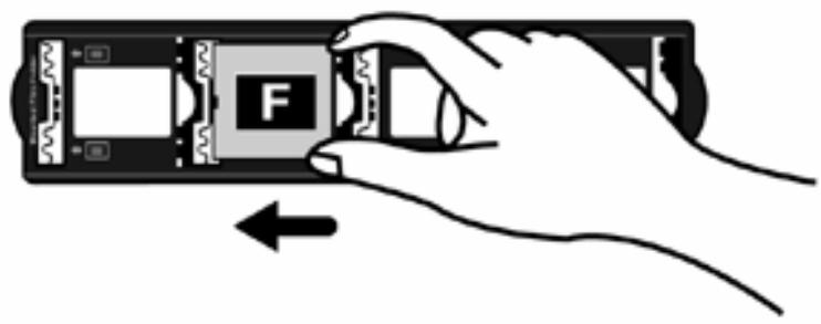 PLUSTEK OPTICFILM 7200I SE - Uzywanie prowadnicy do slajdów w ramkach - 1