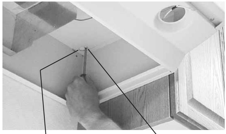 FRIGIDAIRE PL36WC41EC - INSTALLLEZ LA HOTTE - 1