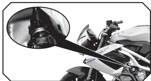 BENELLI R160 - Réglage du régime minimum du moteur - 2