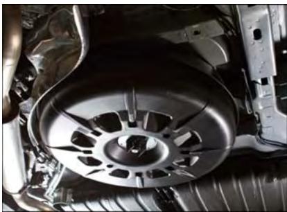 DODGE GRAND CARAVAN - Instructions relatives au retrait de la roue de secours - 1