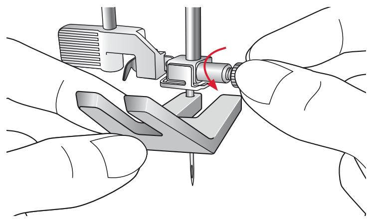 PFAFF PASSPORT 3.0 - Installer le pied-de-biche - 1