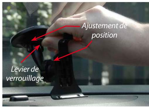 SNOOPER CC 8200 - Installation du snooper à l'aide du support de fixation à ventouse pour pare-brise - 1
