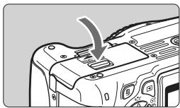 CANON EOS 600D - Insérez la batterie. - 1