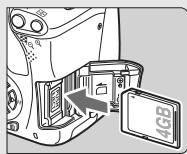 CANON EOS 600D - Insérez une carte. (p.29)   - Avec l'étiquette de la carte - 2
