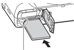 SONY CYBERSHOT DSC-HX60 - Een geheugenkaart plaatsen (los verkrijgbaar) - 2