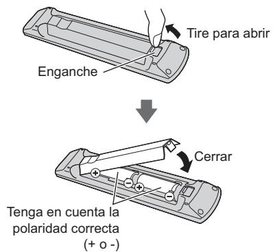 PANASONIC TX-55AS650E - Instalación / extracción de las pilas - 1