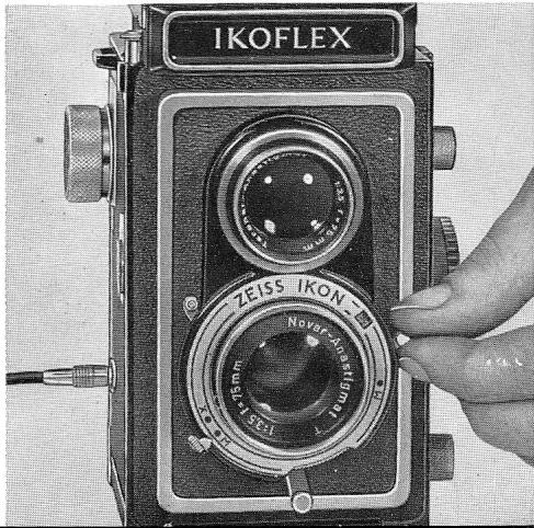 ZEISS IKOFLEX IA - PRISES DE VUES-ÉCLAIRS AVEC AVANCE DE L'ALLUMAGE (RéGLAGE M) - 1