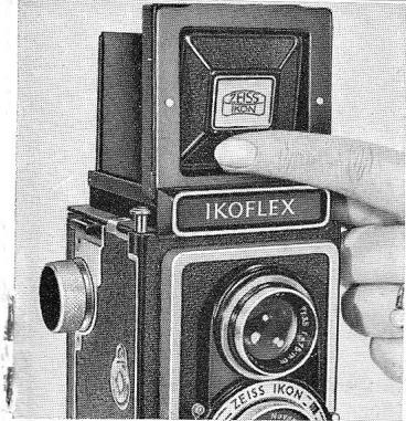 ZEISS IKOFLEX IA - TENUE DE L'APPAREIL - 1
