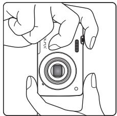 NIKON COOLPIX S4200 - Tenez fermement l'appareil photo des deux mains. - 2