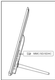 INTENSO MEDIACENTER 15,6 - 4) Mettre la carte de mémoire | Connecter le module de mémoire USB - 1
