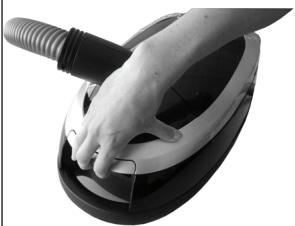 ROYAL SR30020 - Desconecte la aspiradora de la toma de corriente eléctrica. - 3