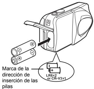 OLIMPUS D575 ZOOM - Inserte las pilas, asegurándose de orientarlas correctamente, tal como se observa en la ilustracion. - 1