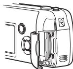 OLIMPUS D575 ZOOM - Fermez bien le couvercle du logement de carte. - 2