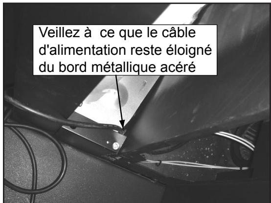 QUADRA FIRE MTVIAE-CE-CSB - Retrait de la base métallique d'une chambre de construction construite en usine - 4