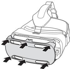 SAMSUNG GEAR VR POUR GALAXY NOTE 4 - Fixez le cache avant. - 1