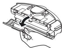 SAMSUNG NAVIBOT-SR8855 - Leeg de stofopvangbak eerst voordat u deze gaat reinigen. - 3