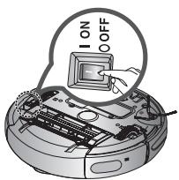 SAMSUNG SR8825 NAVIBOT - U moet de aan-uitschakelaar aan de onderkant van het apparaat in de uitstand zetten voordat u de robotstofzuiger gaat reinigen. - 1
