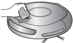 SAMSUNG SR8875 NAVIBOT SILENCIO - Tem de desligar o interruptor de corrente na parte inferior da unidade principal antes de limpar o aspirador robot. - 2