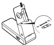 SAMSUNG HM7000 - Charging the headset with the portable charger - 3