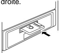 ALPINE TDM-7574R - Insertion/éjection d'une cassette - 1