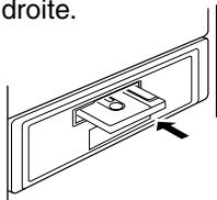 ALPINE TDM-7586RB - Insertion/éjection d'une cassette - 1
