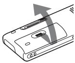 SONY ICD-UX200F - Legen Sie einen Akku ein. - 1