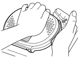 SONY RDP-NWR100 - Luk enhedens lag, og spænd spænderne. - 2